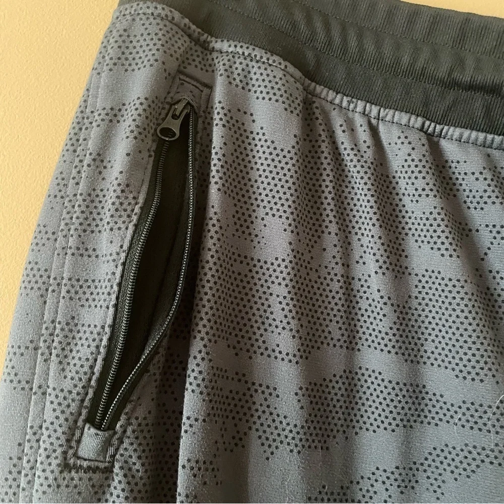 UNDER ARMOUR Gray Sweatpants Joggers - Picture 2 of 4